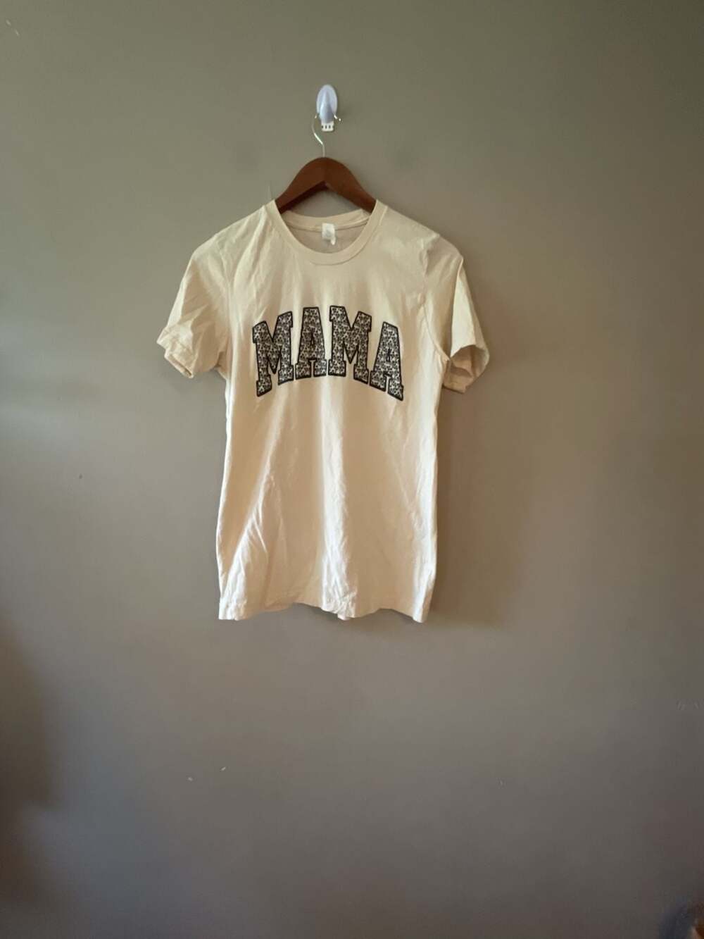 Tultex Premium Mama Leopard Print T-Shirt Medium Off-White
